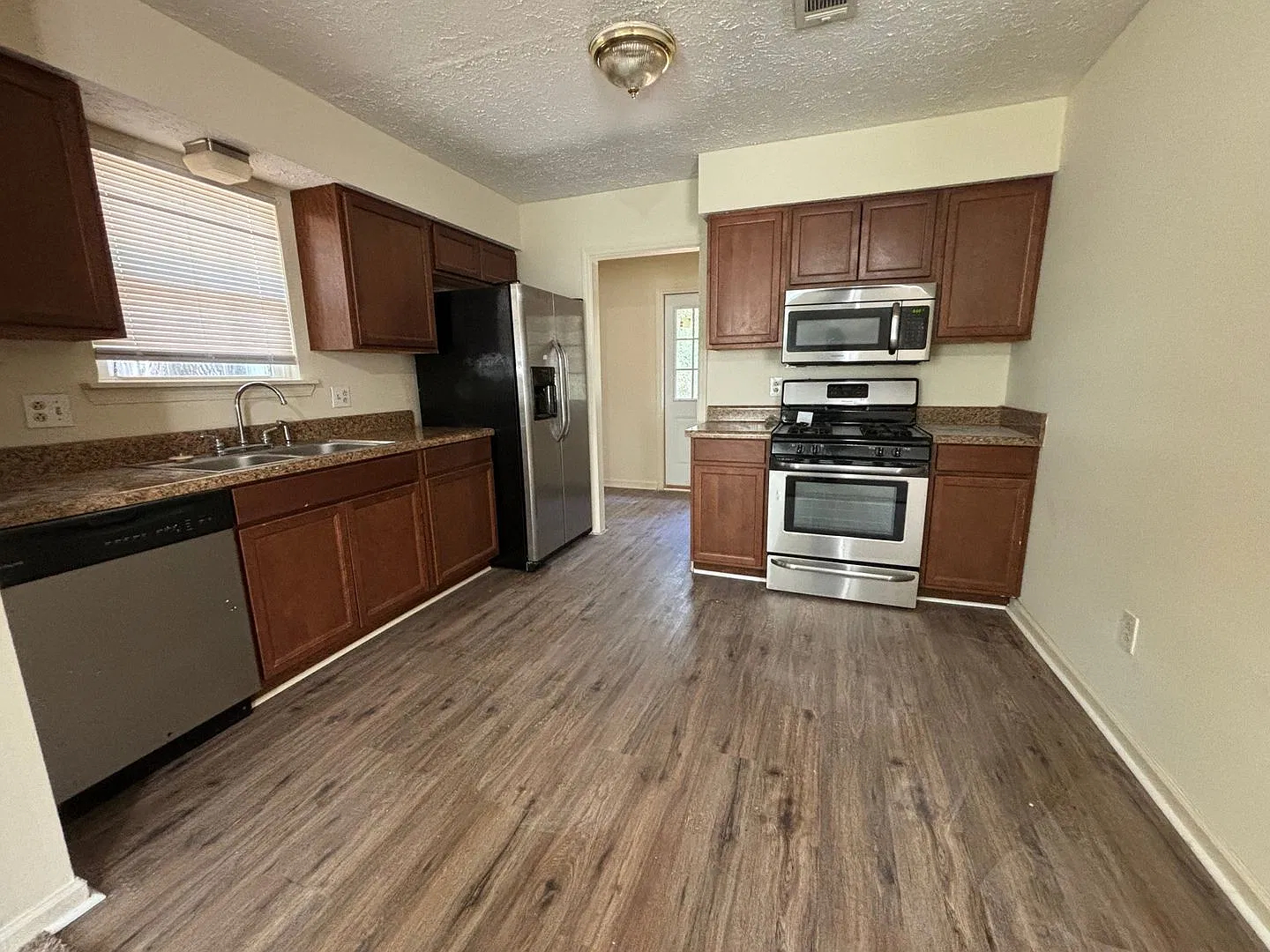 958 Pleasant Ave. — Photo 4