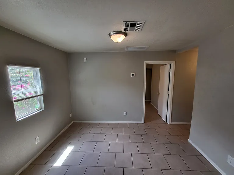 1524 W Monroe St #B — Photo 5