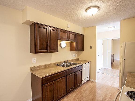 4th image of 4500 S Poplar St Unit 309