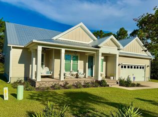 332 Royal Tern Ct, Carrabelle, FL 32322