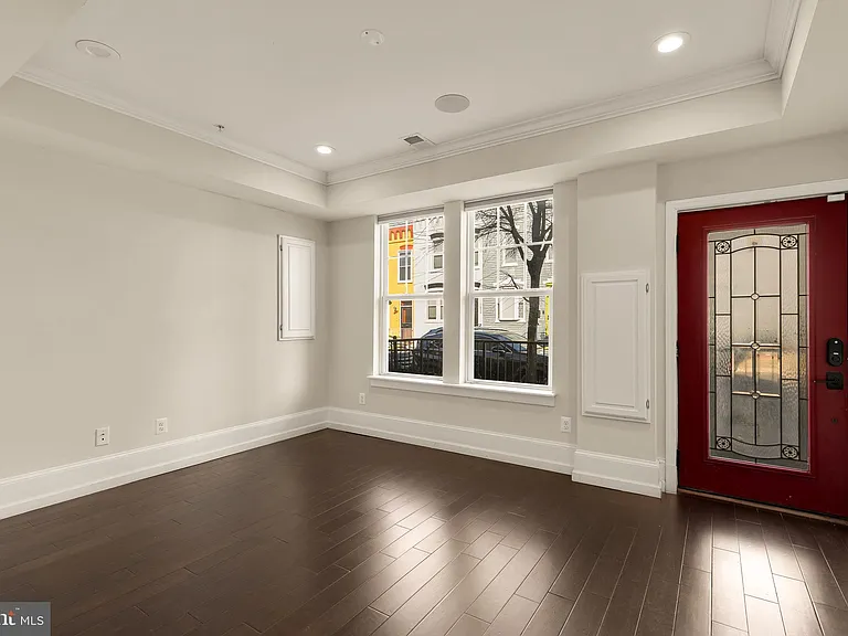 1609 Levis St NE — Photo 5