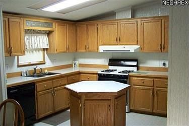 5th image of 415 Sandtrap Cir