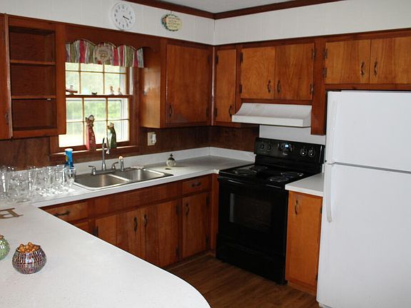 4th image of 504 Sharon Dr