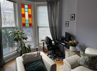 104 W Oak St APT 2E, Chicago, IL 60610