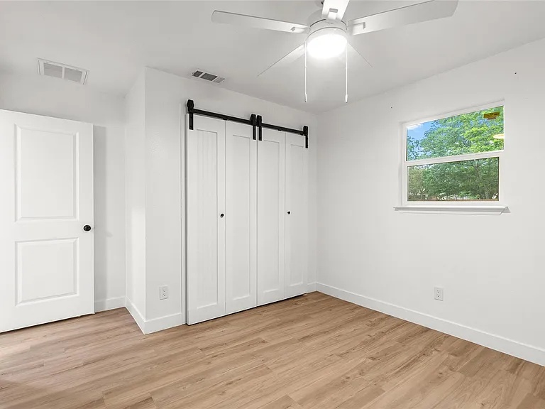 409 Avenue R — Photo 21