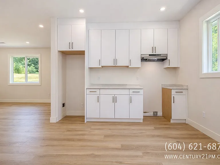 34165 Hartman Ave #UPPER — Photo 15