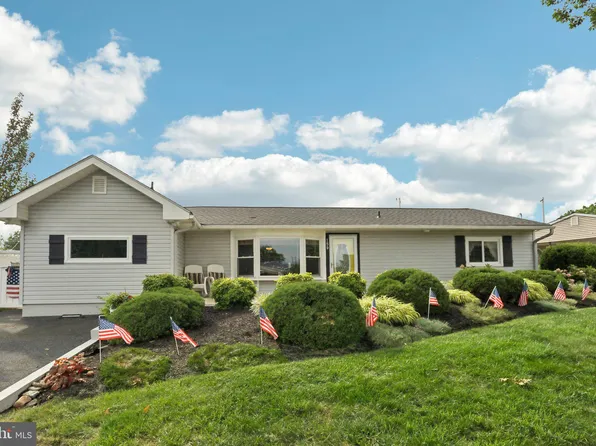 159 Thornridge Dr, Levittown, PA 19054