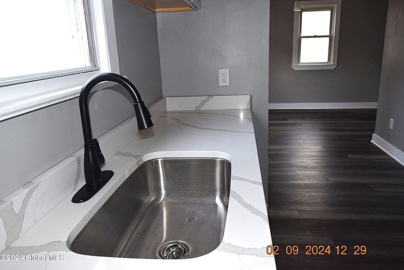 5th image of 57 Beaver Dam Road