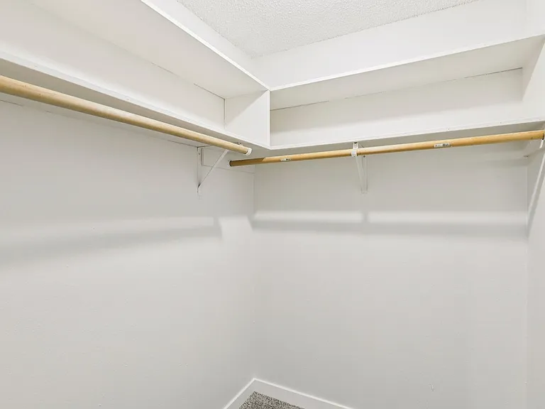 Cypress Crest Apartments — Photo 17