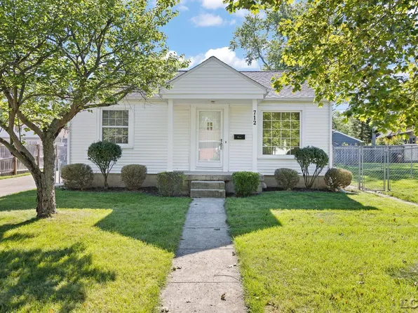 712 Inner Dr, Tecumseh, MI 49286