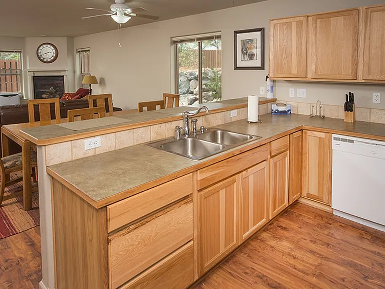 139 SE Heyburn St #3 — Photo 3