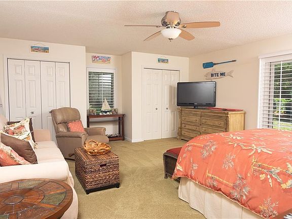 5th image of 302 Sandcastle Ln