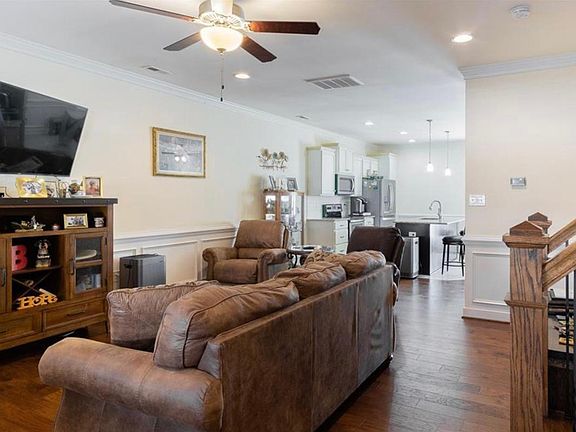 4th image of 7335 Pebble Lake Dr