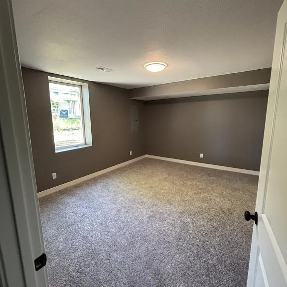 805 Thieme St — Photo 12