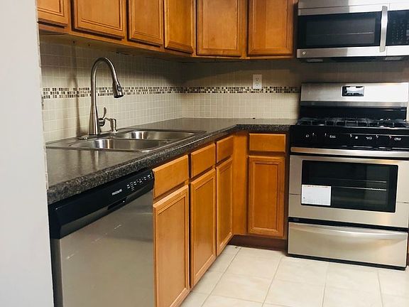 5th image of 350 E 60th Dr