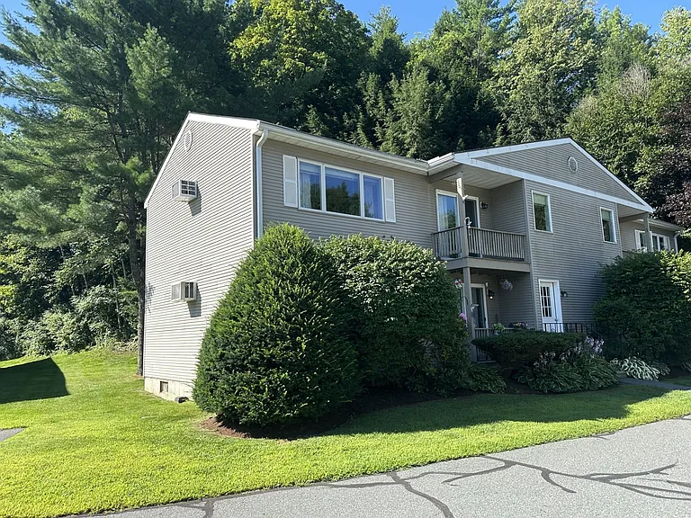 76 Colonial Dr #4 — Photo 14