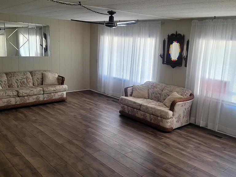 12106 Sara St — Photo 1
