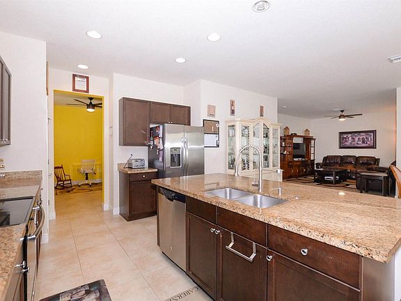 5th image of 1333 NW Leonardo Cir
