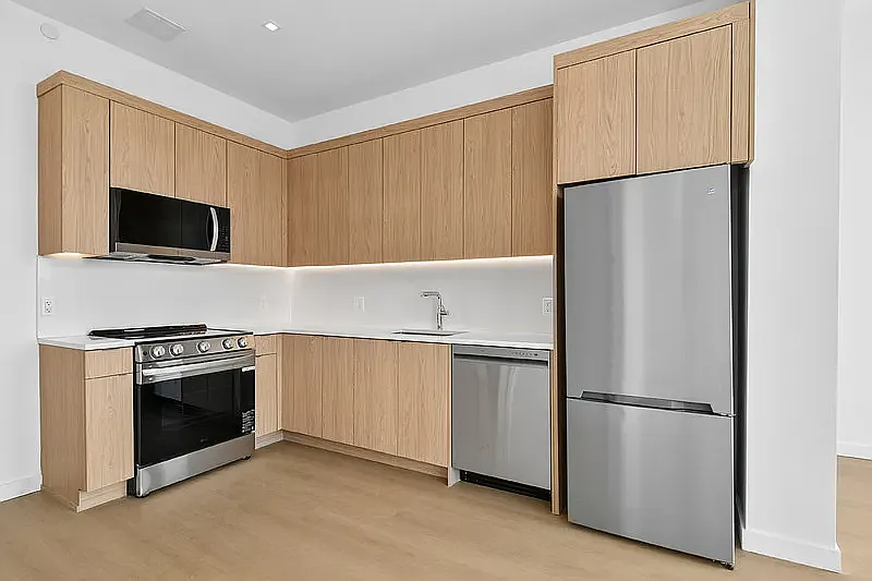 645 Park Place — Photo 4