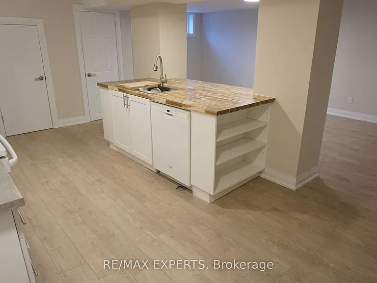 77 Cromwell Ave #LOWER — Photo 7