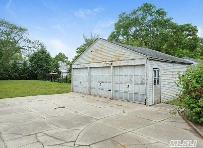 5th image of 332 Saint Marks Ave