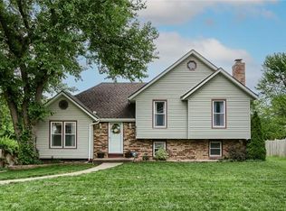 6127 Cottonwood Dr, Shawnee, KS 66216
