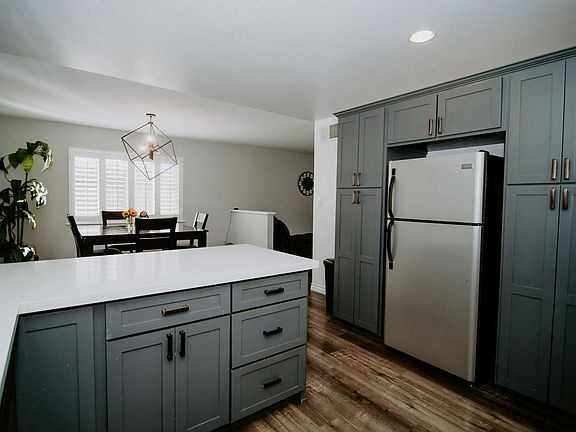 4th image of 2766 Wendell St