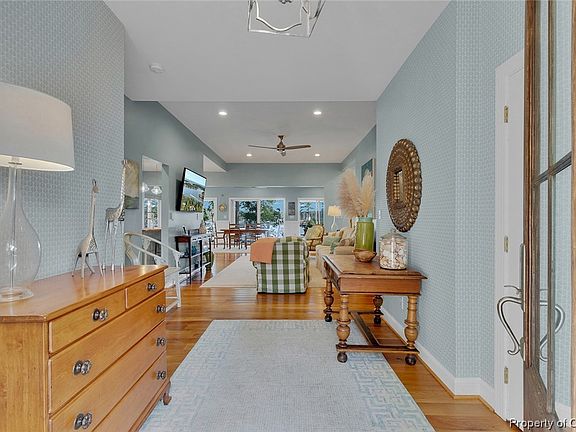 3rd image of 342 Brightwaters Dr