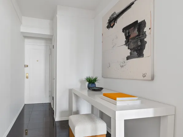 70 Remsen Street 10C image 3 of 10