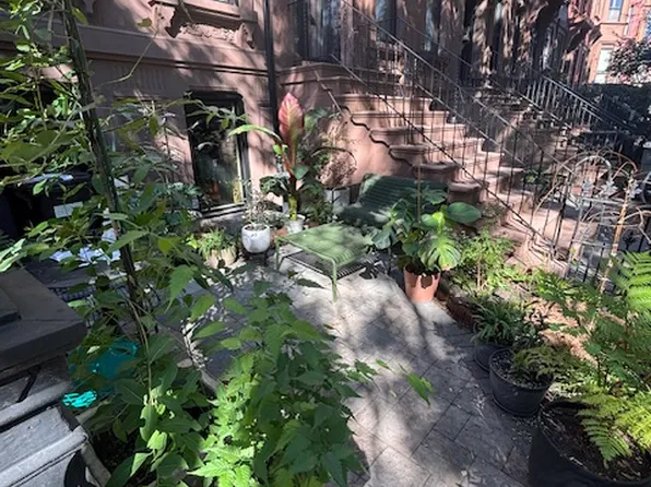 433 Putnam Avenue image 10 of 12