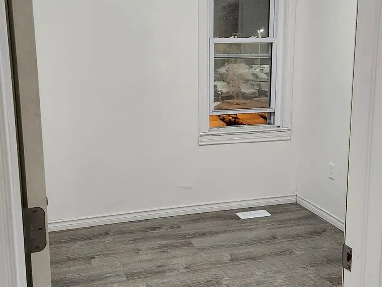 27 Dundas St E #2 — Photo 8