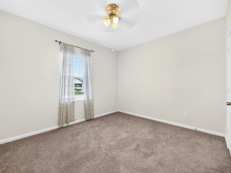 1024 Banyon Tree Ln — Photo 9