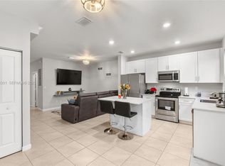 Crystal Cay, Miami, FL 33190