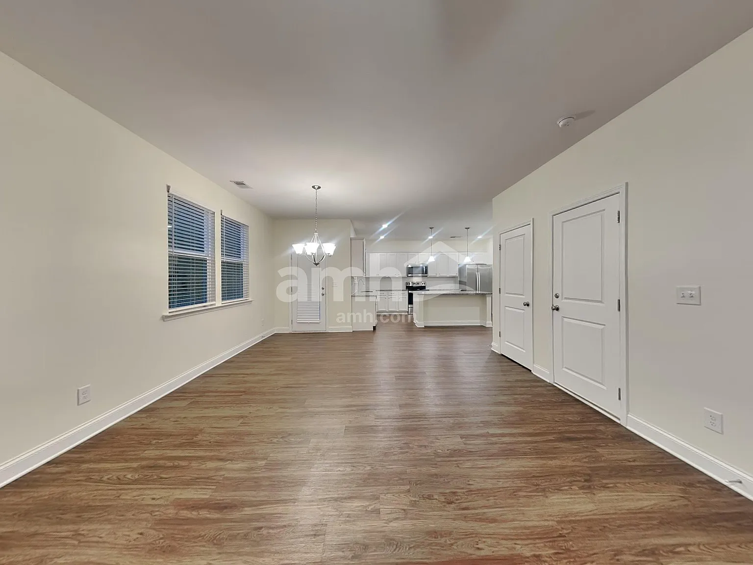 4 bed, 2.5 bath, 2326 sqft, $2,610 — Photo 4