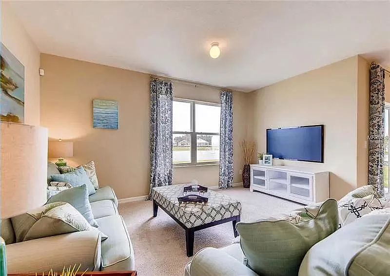 4 bed, 1828 sqft, $2,400 — Photo 3