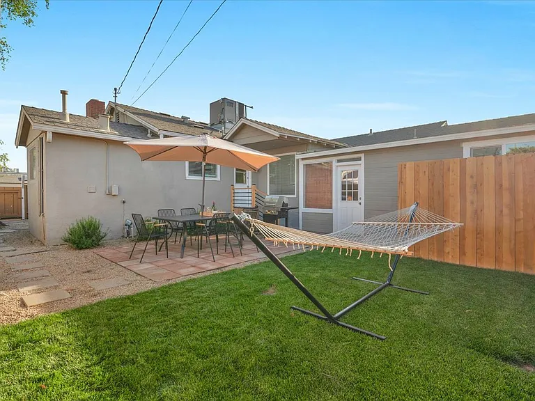 842 W Pine Ave — Photo 21