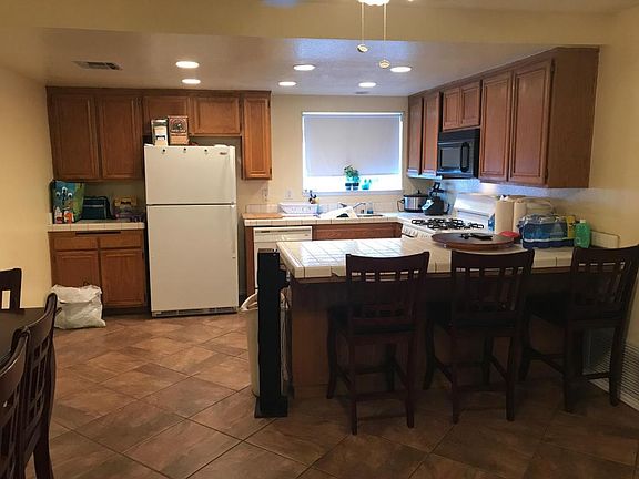 4th image of 854 E Avenue J11