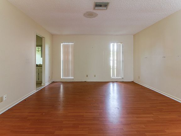 5th image of 10821 NW 24th St