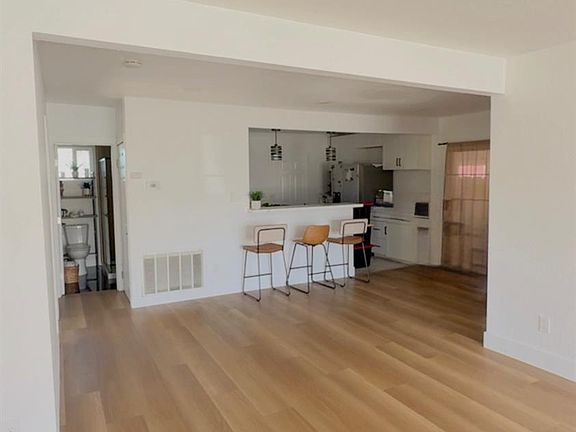 3rd image of 1805 Vernon Ave