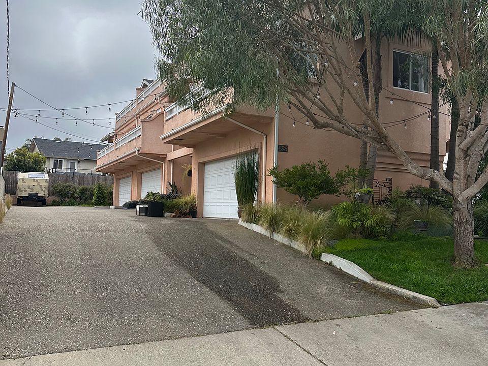 Triplex, three story, lovely area of Grover, close to Butterfly Grove and beach