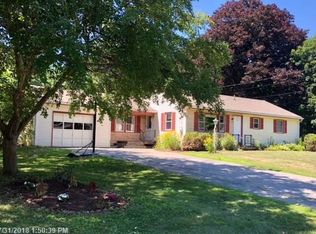 44 Woodridge Dr, Manchester, ME 04351