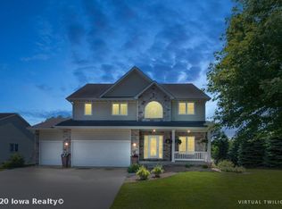 9926 Brookview Dr, Urbandale, IA 50322