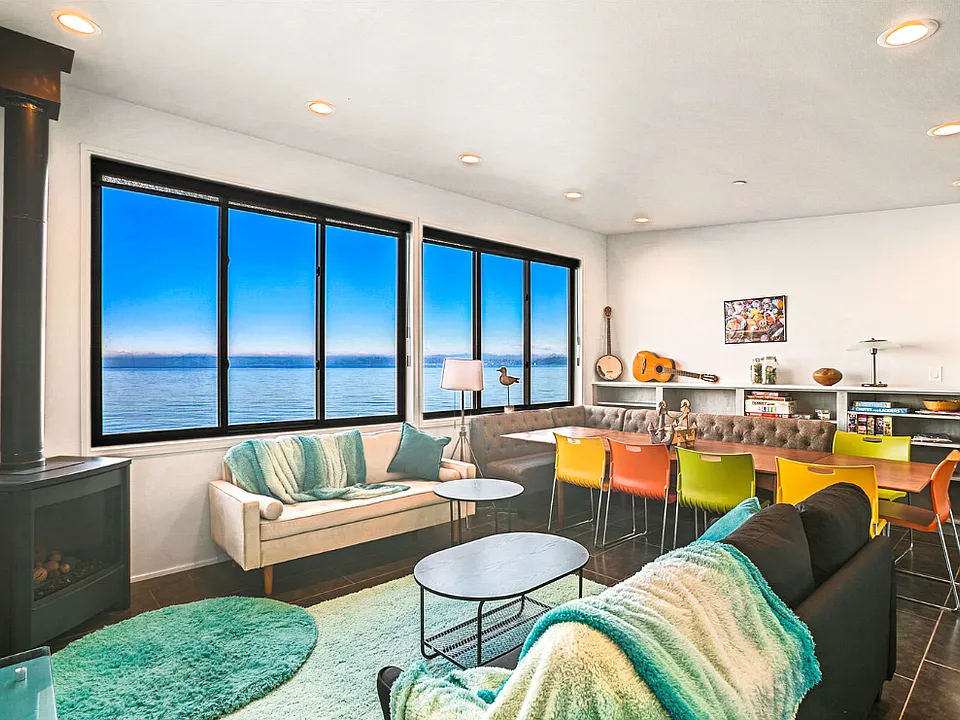 11143 Rolling Bay Walk NE
