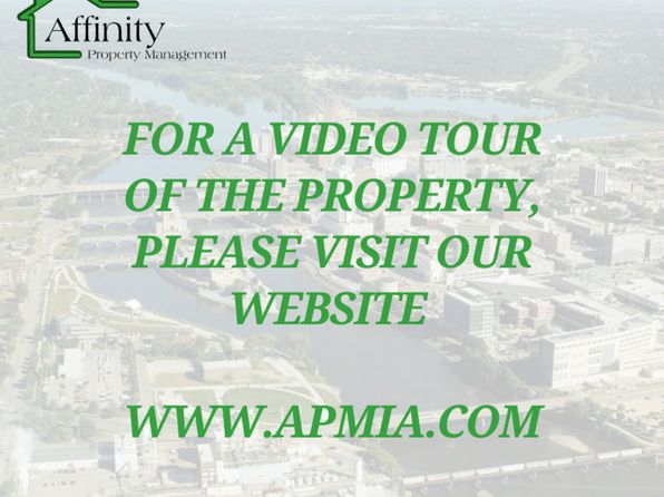 980 Eisenhower Rd APT 17, Hiawatha, IA 52233