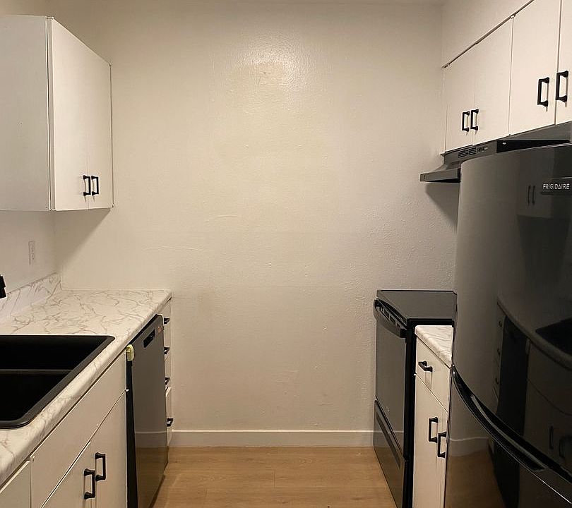1st image of 9511 Contessa Dr APT 10