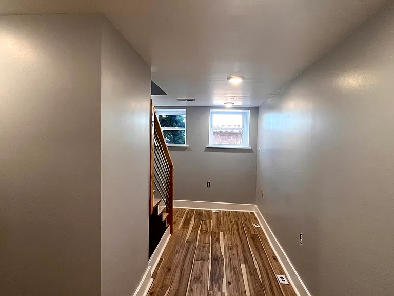 5737 Hobart St #1 — Photo 22