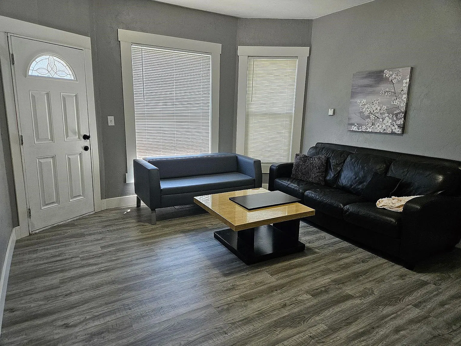 3 bed, 1400 sqft, $1,500 — Photo 1