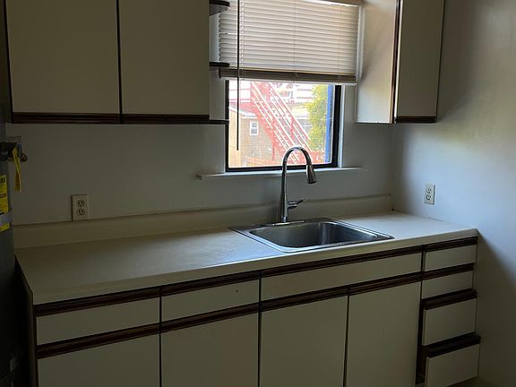 3rd image of 1354 48th Ave #2