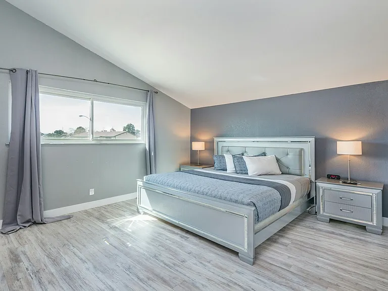 3954 Keystone Ct — Photo 8