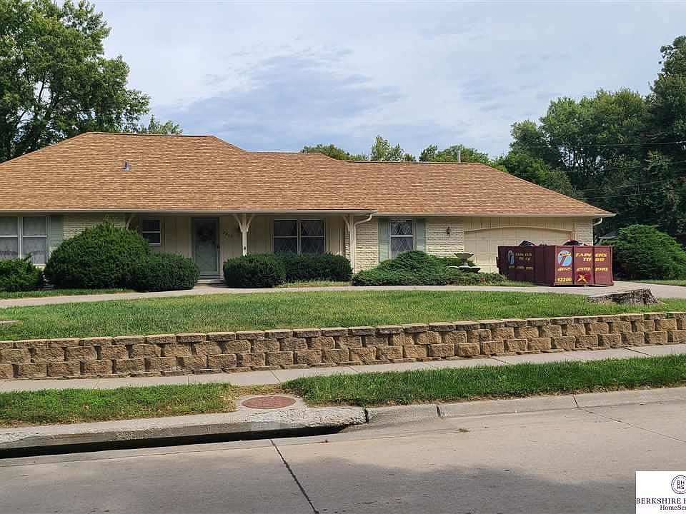 1st image of 2423 Royal Wood Dr